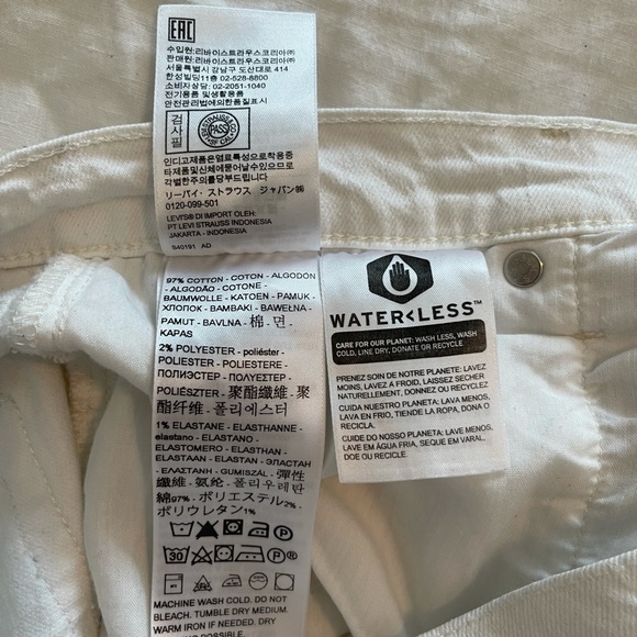 🤍 Levi’s Ribcage White Shorts 🤍 - Picture 5 of 6